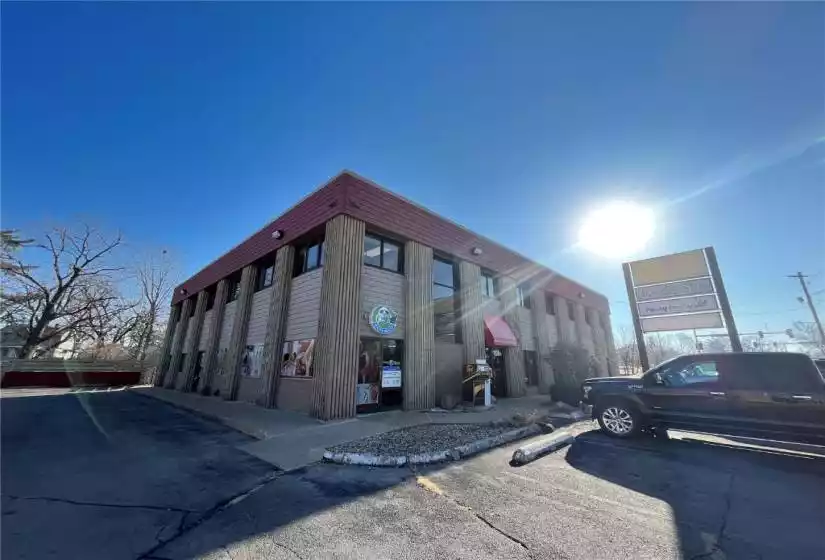 3210 Center Pt Road, Cedar Rapids, IA 52402, ,Commercial Sale,For Sale,Center Pt,2210113