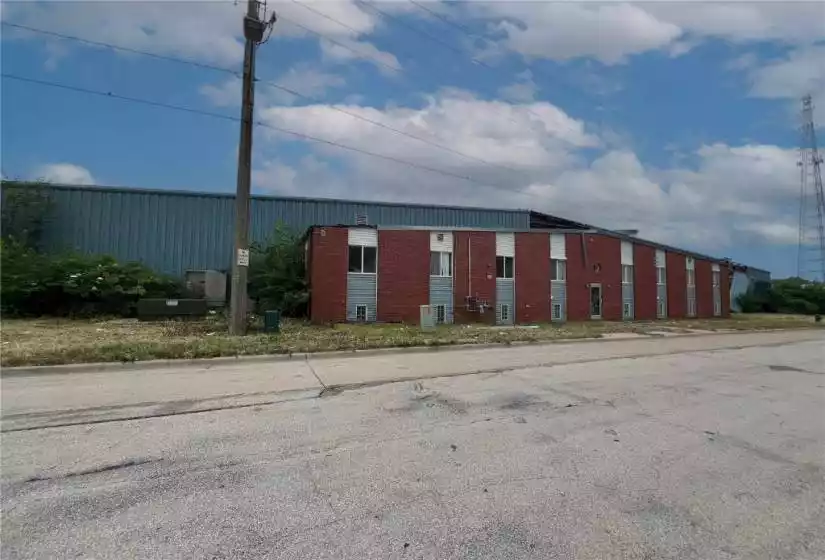 2055 North Towne Lane, Cedar Rapids, IA 52402, ,Commercial Sale,For Sale,North Towne,2404596